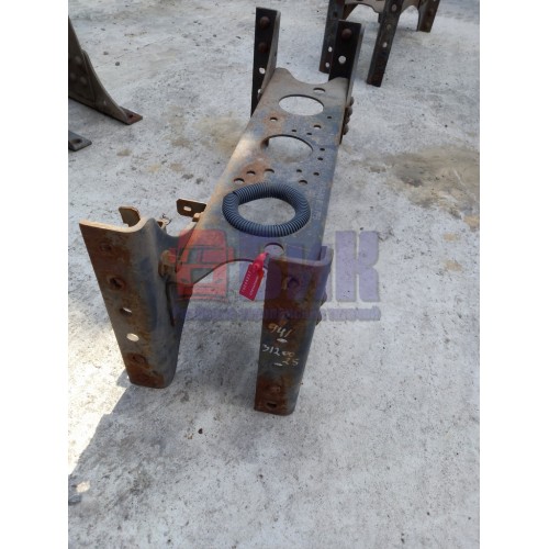 Траверса Mercedes центральная (037)-5