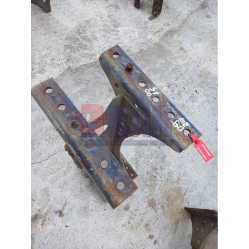 Траверса Mercedes центральная (035)-4