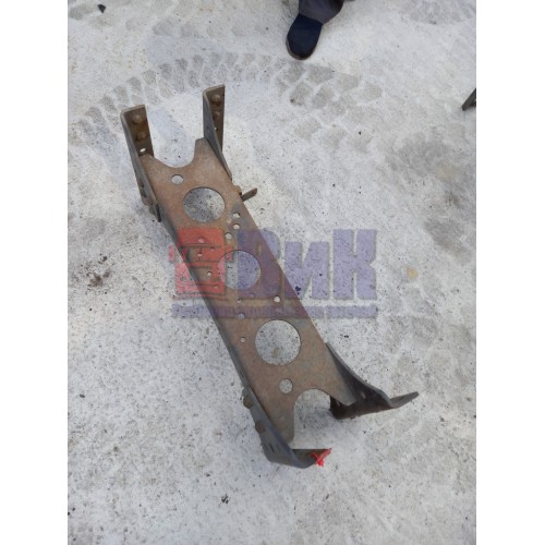 Траверса Mercedes центральная (036)