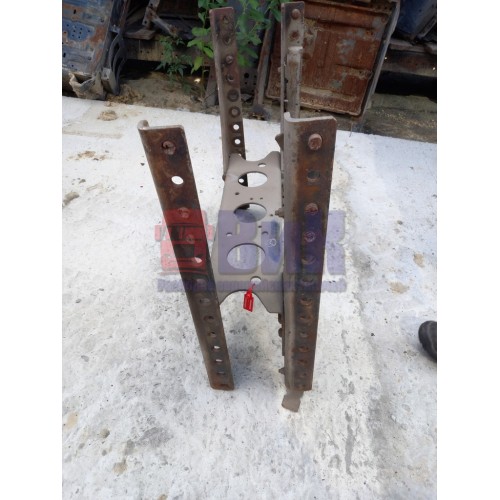 Траверса Mercedes центральная (034)