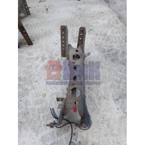 Траверса Mercedes центральная (033)