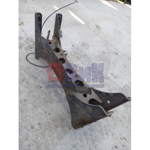 Траверса Mercedes центральная (033)-2