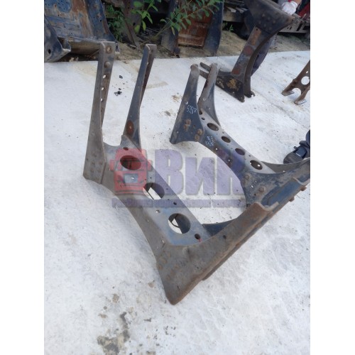 Траверса Mercedes центральная (031)-5