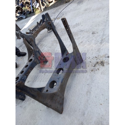 Траверса Mercedes центральная (031)-3