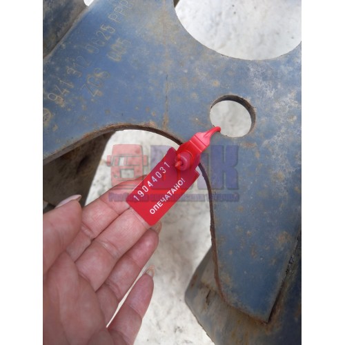 Траверса Mercedes центральная (031)-2