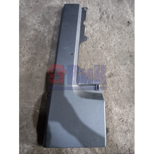 Накладка решетки радиатора Renault T460 001057 RH деф. (358)