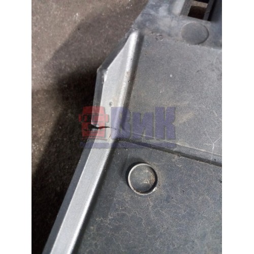 Накладка решетки радиатора Renault T460 001057 RH деф. (358)-3
