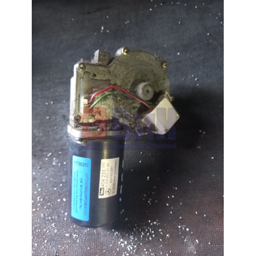 Моторчик стеклоочистителя Mercedes Actros 987958 (255)