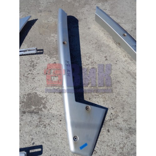 Спойлер кабины Mercedes Actros 987958 верхний RH с деф. (322)