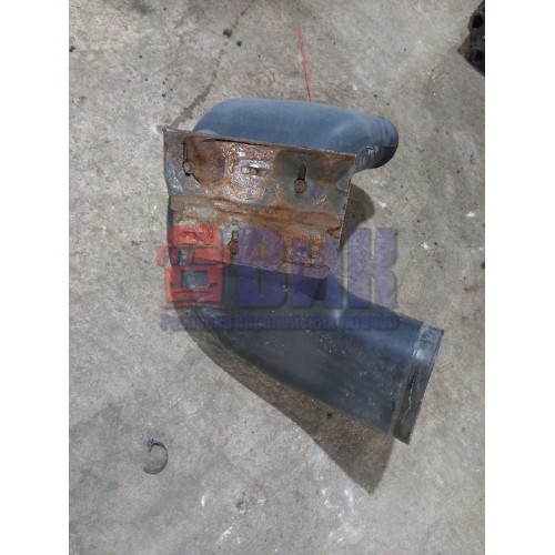 Патрубок воздушного фильтра Renault T460 001057 в сборе с кронштейном (785)-2