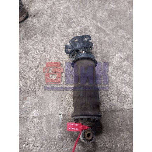 Подушка под кабину Renault Pr 011669 задняя Airkraft RH (555)