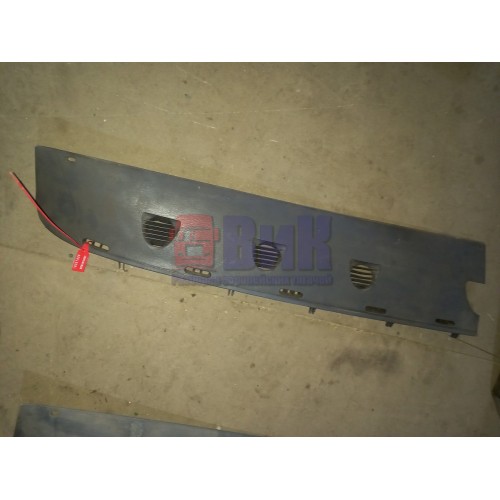 Накладка торпедо Scania (обдув лобового стекла) RH (939)