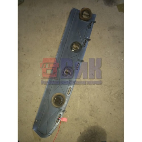 Накладка торпедо Scania (обдув лобового стекла) LH (932)-1