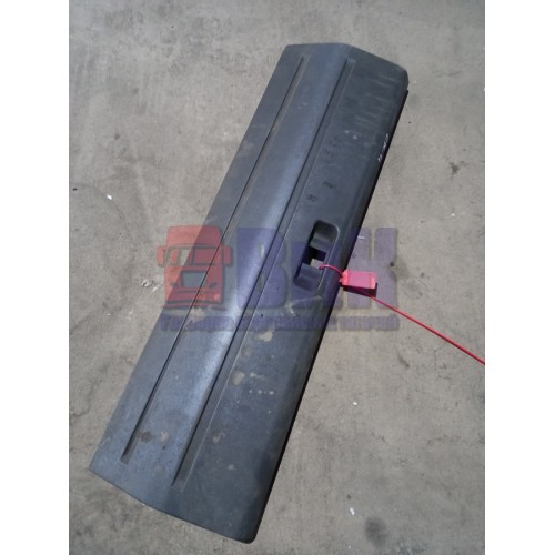 Крышка бардачка Scania (935)-1