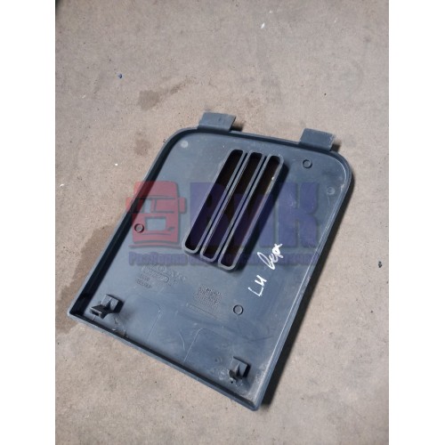 Накладка на решетку радиатора Volvo FH 12 верх деф. LH (228)-2