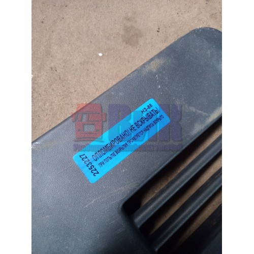 Накладка на решетку радиатора Volvo FH 12 верх деф. LH (227)-2