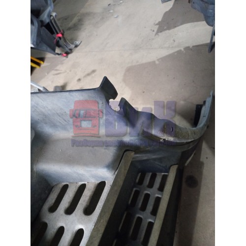 Подножка основная Volvo FH 12 деф. с кронштейном RH (977)-5