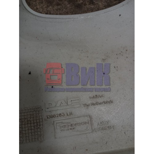Накладка на фару DAF 105 801926 (с деф.) LH (846)-1
