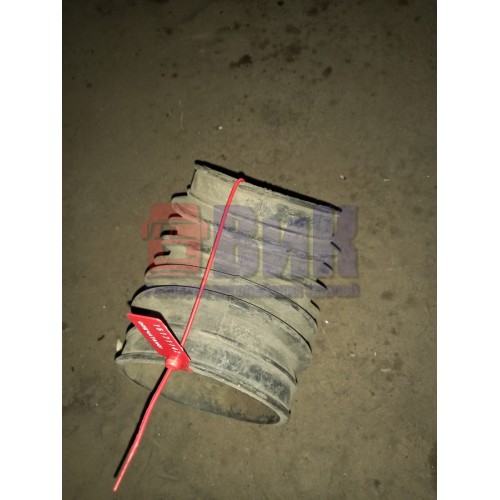Патрубок воздушного фильтра MAN резиновый (142)