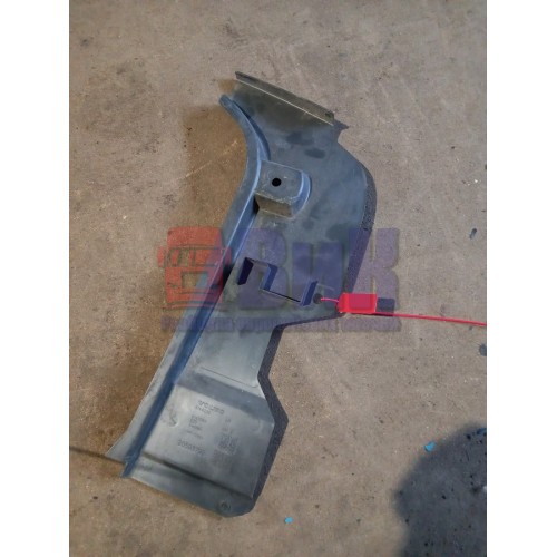 Накладка на стойку стекла Volvo внутренняя нижняя LH (122)-2