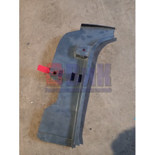 Накладка на стойку стекла Volvo внутренняя нижняя RH (123)-2