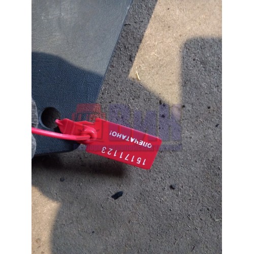 Накладка на стойку стекла Volvo внутренняя нижняя RH (123)-1