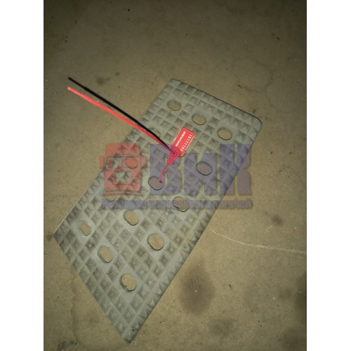 Накладка на подножку Iveco Stralis у.к. верхняя RH (102)