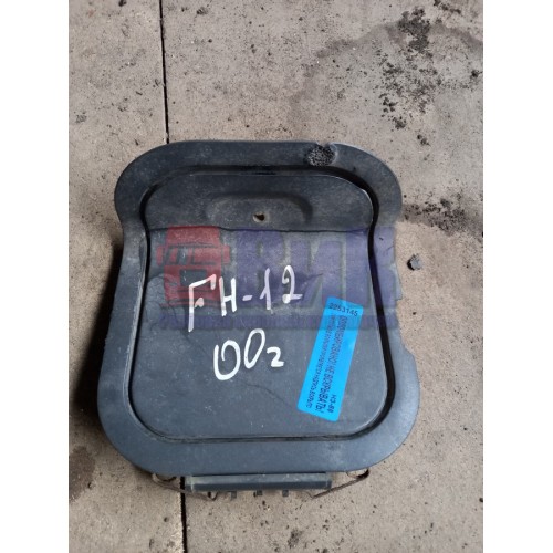 Крышка в подножку Volvo FH 12 деф. (145)