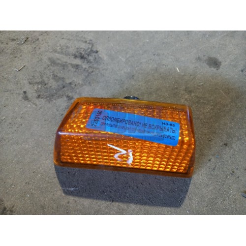 Поворотник в накладку фары Volvo FH 12 RH (150)