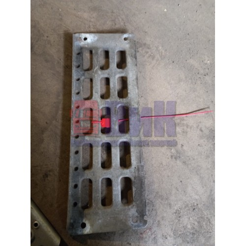 Накладка на подножку основную Volvo FH 12 верхняя (548)-2