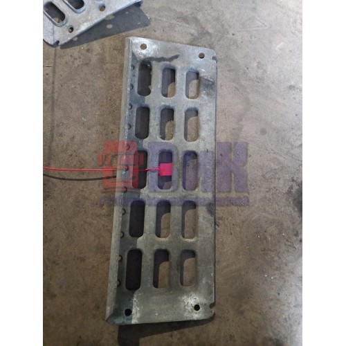 Накладка на подножку основную Volvo FH 12 верхняя (550)-2