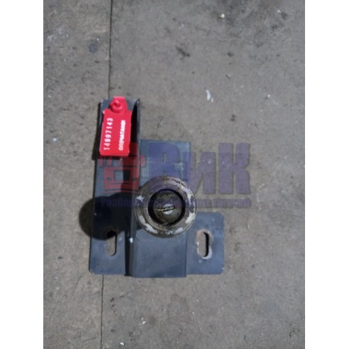 Ответная часть замка капота Iveco RH (143)