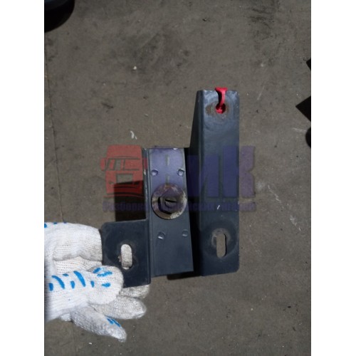 Ответная часть замка капота Iveco RH (143)-2