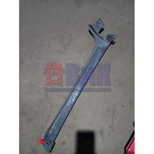 Накладка на стойку лобового стекла Iveco LH (971)-1