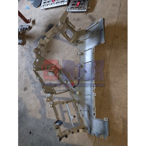 Торпедо Renault Premium DXI центральная часть верхняя (948)-1