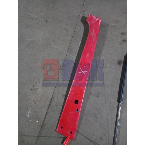 Накладка на стойку лобового стекла Iveco наружняя RH (920)