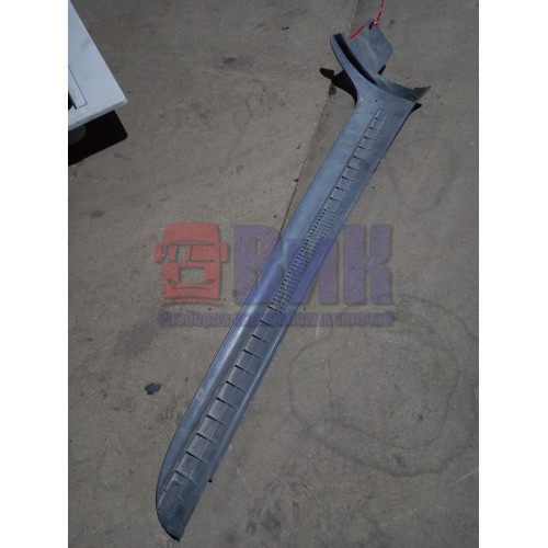 Накладка на стойку лобового стекла Iveco LH (892)