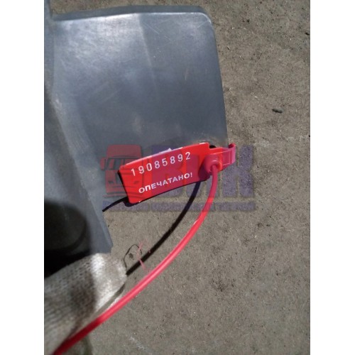 Накладка на стойку лобового стекла Iveco LH (892)-2