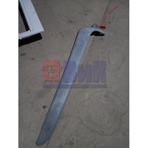 Накладка на стойку лобового стекла Iveco LH (892)-1