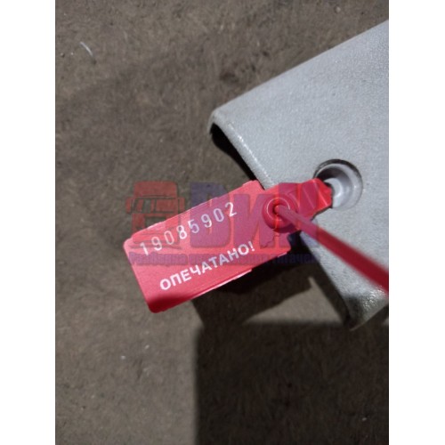 Накладка на стойку лобового стекла Iveco RH (902)-1