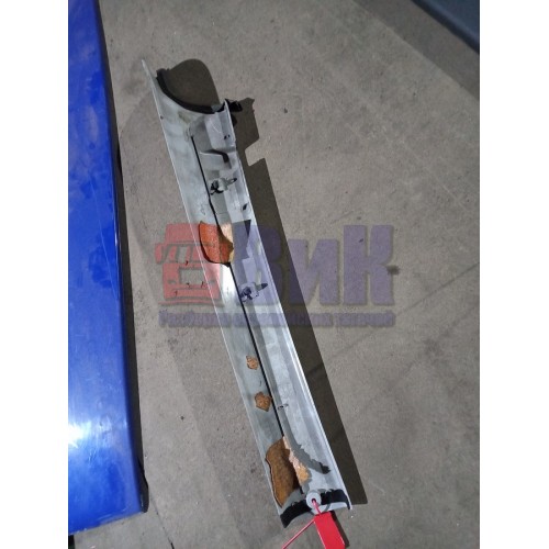 Накладка на стойку лобового стекла Iveco RH (902)-2