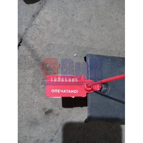 Накладка на стойку лобового стекла Iveco RH (906)-1