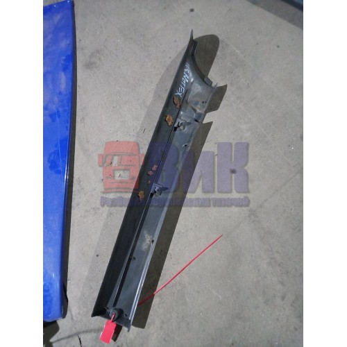 Накладка на стойку лобового стекла Iveco RH (906)-2