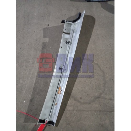 Накладка на стойку лобового стекла Iveco LH (903)-2