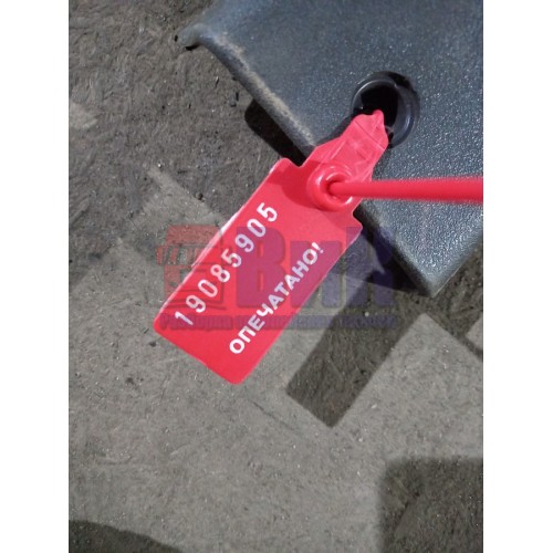 Накладка на стойку лобового стекла Iveco LH (905)-1