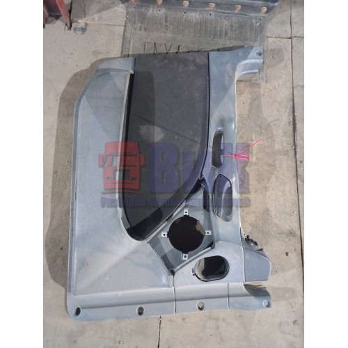 Обшивка (карта) двери Mercedes LH (823)