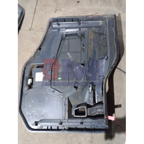 Обшивка (карта) двери MAN TGA у.к. в сборе RH (813)-1