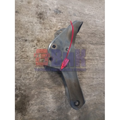 Кронштейн замка кабины Renault T430 007618 задний LH (295)