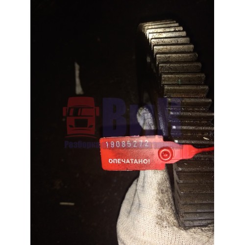 Шестерня промежуточная Volvo D12D (272)-2