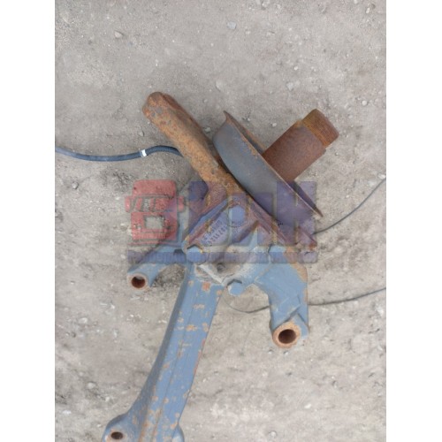 Балка передняя Scania в сборе с цапфами (781)-2